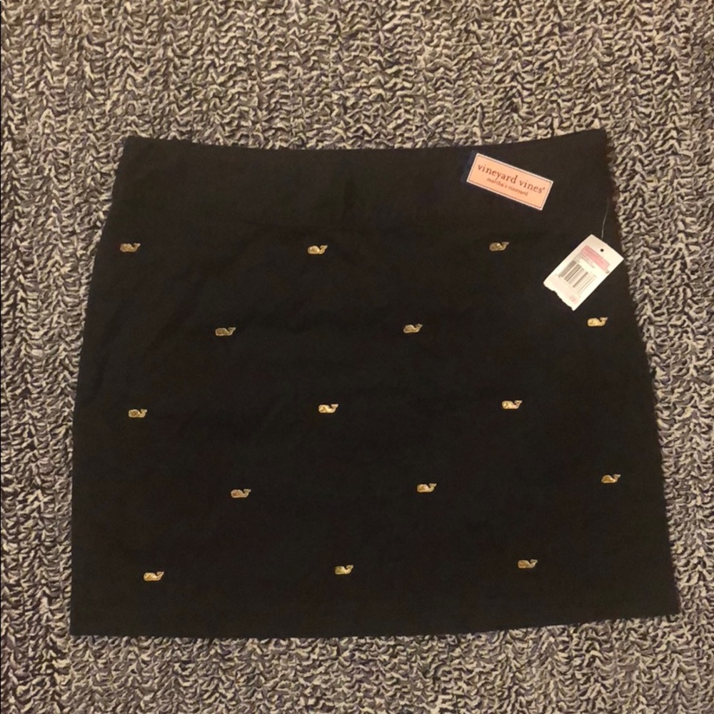 Vineyard Vines NWT blk skirt w/gold whales. Sz 10.